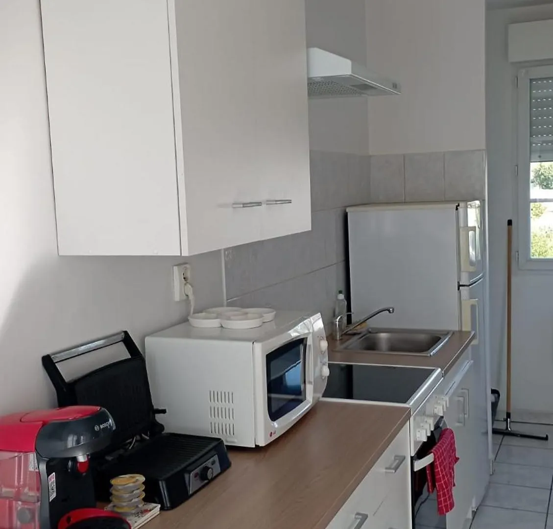 Servallhost- Duplex Proche Centre Parking Et Fibre Inclus Beauvais 0*,  France