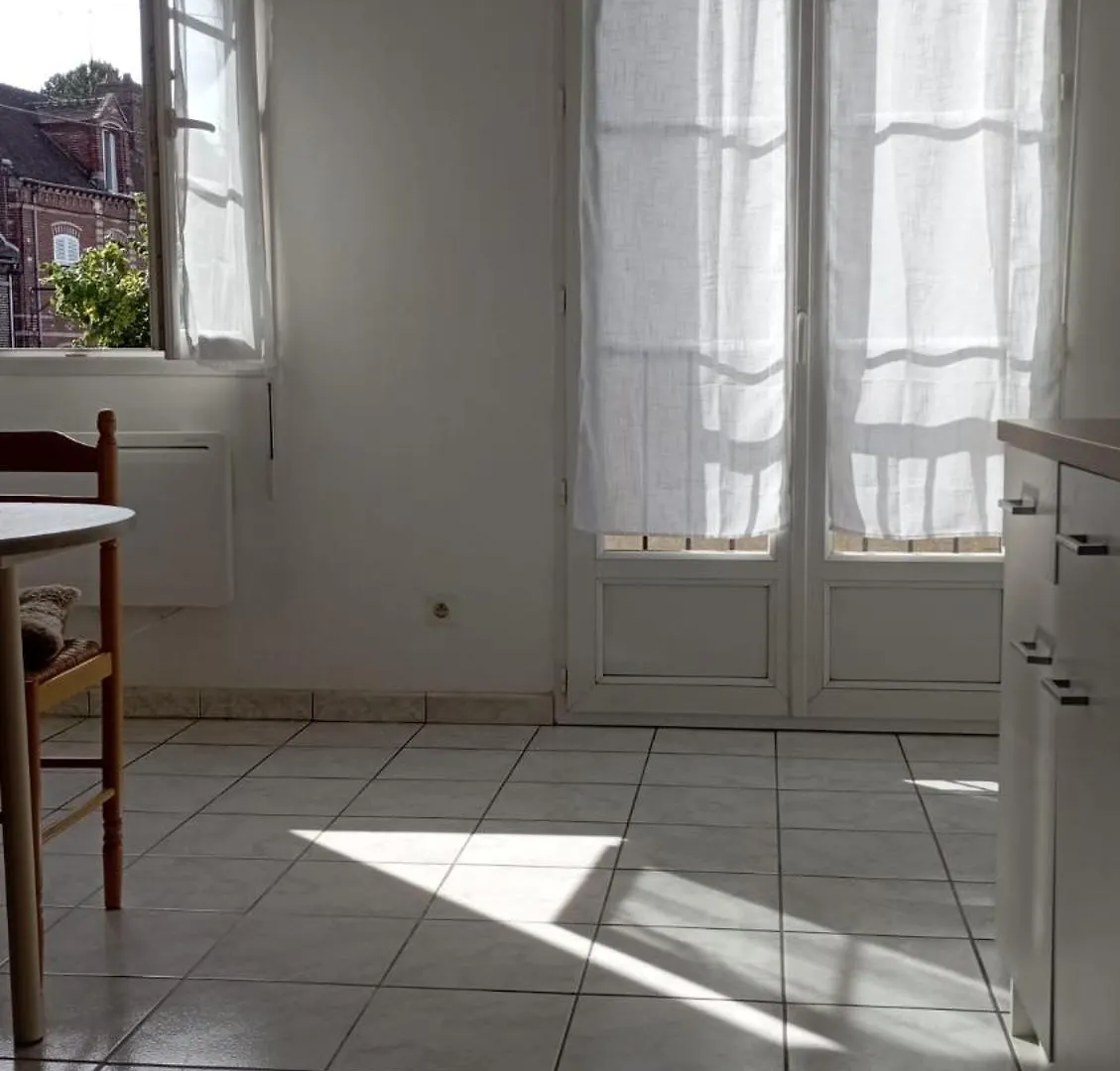Servallhost- Duplex Proche Centre Parking Et Fibre Inclus Beauvais 0*,  France