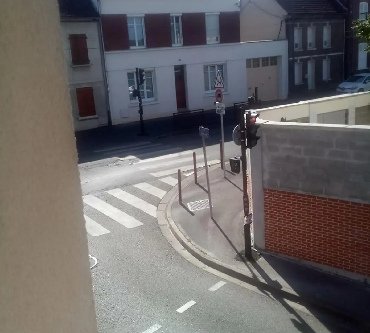 Apartment Servallhost- Duplex Proche Centre Parking Et Fibre Inclus Beauvais France