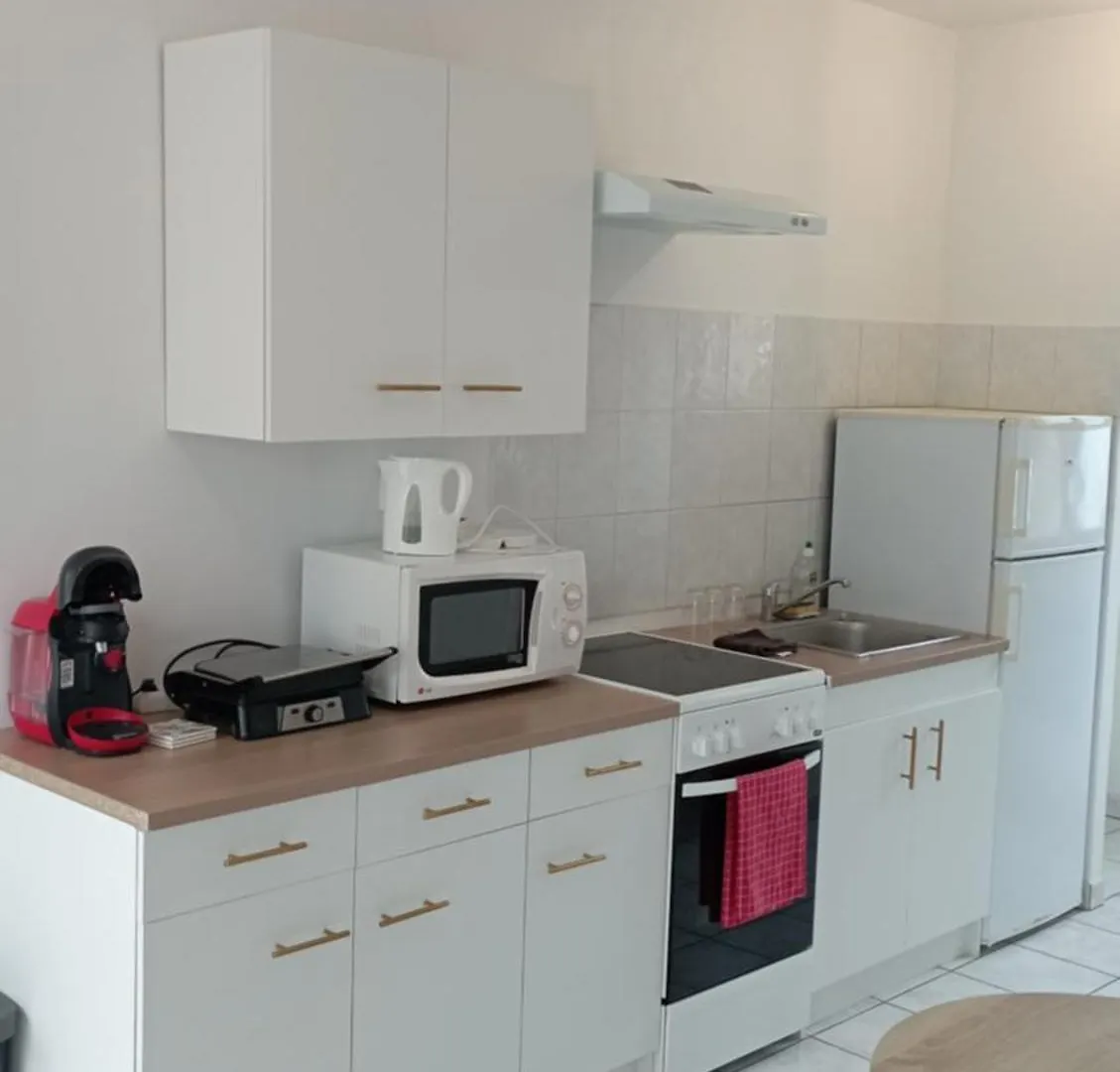 Servallhost- Duplex Proche Centre Parking Et Fibre Inclus Beauvais 0*,  France